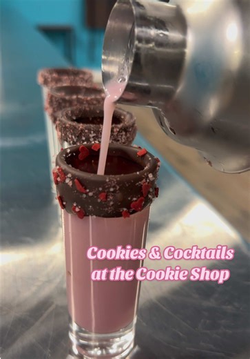 The SWEETEST Cookies & Cocktails Ever!!!! Book to Bake and Pour Up with us at: www.cookingwithcurves.com 🍪🍸👩🏾‍🍳💫