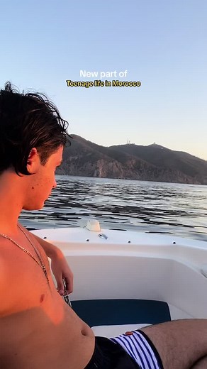 Instagram : Lilou.clouse 💛💫🥂☀️⚡️