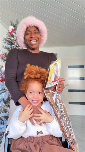 Dee Tee on Instagram: "Is the extension her hair colour ? 🥺 She was too excited @ginger_sisterz"