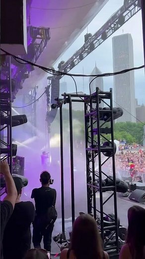 Backstage in Chicag 🎶 Exclusive Behind-the-Scenes Concert Access #chicago