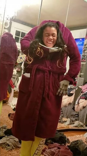 making Jaylas Headless Halloween costume 2019 (2)