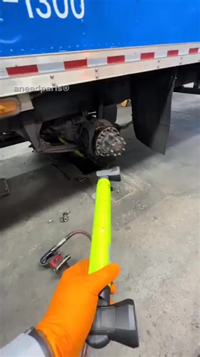 💡Les travaux difficiles exigent un éclairage plus puissant ! Lampe de travail rechargeable de 3000 lumens : le nouvel indispensable pour les garages, les campings ou les trousses d'urgence. 🔥 Éclairage ultra-puissant de 3000 lumens 🔋 Batterie rechargeable de 5200 mAh (jusqu'à 6,5 heures d'autonomie) 🧲 Base magnétique crochet dissimulé pour une utilisation mains libres 💦 Étanche IP54 et résistante aux chocs Le compagnon idéal des mécaniciens, des amateurs de camping et des bricoleurs du dima