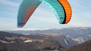 Accessible performance 😎👌 🎥 Get all the details of the new Ikuma 2 with professional pilot Gavin McClurg! 👉More info about this new cross country wing on: http://niviuk.com/cross-country/ikuma2 #Ikuma2 #AmazingAdventures | Niviuk Paragliders