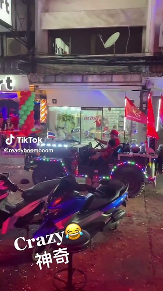 I found some special on Soi 6 Pattaya~ 太瘋狂了😂😂 #pattayagirls #thailandbar #agogobar #soi6 #thaigirl👩🇹🇭 #泰國芭堤雅 #芭堤雅 #pattayasoi6 #pattayabar #thailandnightlife #nightlife