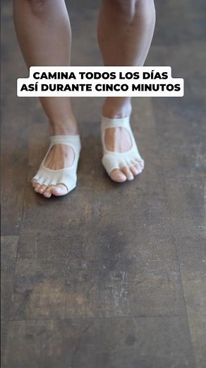 ¿Por qué caminar de puntillas y tacones mejora tu cuerpo? 👣 Suscríbete y entra!👇#shorts #postura