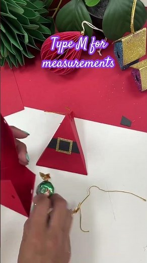 Make an easy Christmas party favour box. Use it to put candy or jewelry. Comment M for measurements