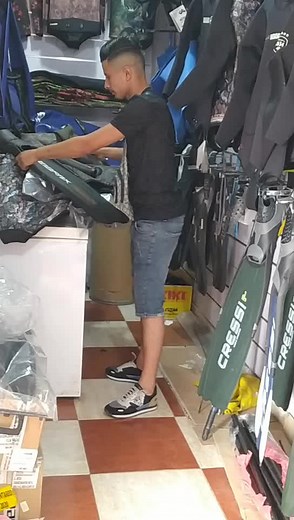 Diving Gear Essentials: A Guide to Wetsuits and Snorkels