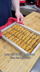Une excellente pâtisserie Orientale : le Baklava ! Un classique incontournable, croustillant et doré, généreusement imbibé de sirop, pour une gourmandise facile à préparer et délicieuse. À tester absolument ! Aïd Moubarak à tous ! #baklava #faitmaison #recettesimple #recettesfacile #recetterapide #ramadan2025 #food #instafood #patisseriekiltac #pourtoi #fyp | Pâtisserie Kiltac