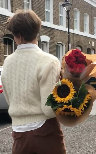 The Barnnet on Instagram: "The Barnnet 2022 FALL CAMPAIGN in London. 1st Preview - 9/8(Thu) PM 7:00 KST 1st Release - 9/13(Tue) PM 2:00 KST #thebarnnet #thebarnnet22fall #classic"