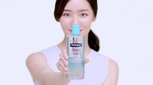 Get soft and purified skin by removing your waterproof makeup after a long day without stripping moisture with our Neutrogena® Deep Clean® Micellar Purifying Water. Don't worry! It leaves no greasy residue and is made for sensitive skin as well ! ❤️ Grab it now at the nearest Watsons or Aeon Wellness for clean and healthier looking skin. 朗 | Neutrogena | Facebook