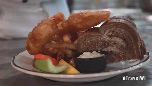 A fantastic fish fry, first-rate old fashioneds and a remarkably friendly atmosphere. If you’re feeling hungry, find your way to The Pinewood Supper Club. http://bit.ly/2myva6b | Travel Wisconsin