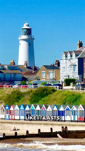 🌊 Southsea Seafront Living, What’s It Worth? Sea views, balcony coffees, and strolls to the pier, it’s the Southsea dream. 🏖 But here’s the question… how much do you think the average flat overlooking the seafront actually costs? 👀 Drop your guess below, let’s see who knows their Southsea property prices best! 💬 #SoaneLocal #WhatsItWorth #SouthseaLife #PortsmouthProperty #SoaneProperty | Soane Property