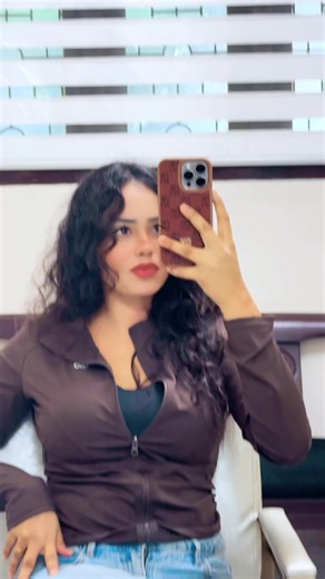 Curly Hair Slayy Girl!