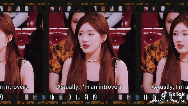 A Throwback That Deserves All the Love 💖 Here’s Zhao Lusi (赵露思) looking back on her early days at Mars Agency during a hilarious and heartwarming variety show appearance. #ZhaoLusi #LusiVarietyShow #MarsAgencyThrowback #ZhaoLusiLiveSinging #ChineseVarietyShow #LusiHumor #LusiQueen Lusi playfully shared that for seven long years, she was just sitting quietly beside the high-level executives of Mars Agency, doing almost nothing. 😅 The hosts couldn’t stop laughing and joking, saying things like: 