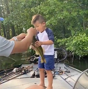 Sound up for this one! Check out his catch, and his even bigger smile! 📸 FB:Jason Yu | Tracker Boats