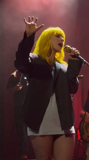 Hayley Williams fan page on Instagram: "Hayley performing “Kill Me” by Wildspice87 (Twitter) . . #paramore #hayleywilliams #tayloryork #zacfarro"