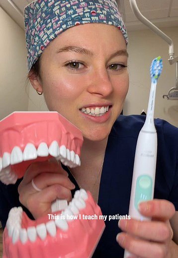 Toothbrushing tutorial with a @Philips Sonicare 4100 toothbrush! I personally really love this toothbrush and recommend to my patients in order to get started with one if they are new to electric toothbrushes 🪥⚡️ Not sponsored, just a fan #electrictoothbrush #toothbrush #oralhealth #toothache #sensitiveteeth