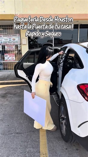 Dannae Banda on Instagram: "¿No sabes cómo importar de USA y que te llegue directo a tu casa? 👀📦🚛💰 Este reel es para ti.⚡️⚡️ No es por peso, si no por caja como se cobra.👏🏻💰 📦MIs amigos de @paqueteriaexpresscriscarri ⚡️ Te lleva todo hasta la Puerta de tu casa! 🏡 ✅Fácil ✅Rápido ✅Sencillo ✅Seguro 📦Envíos a todo México • Centroamérica • Sudamérica 👀💲🚛No es solo enviar… es importar inteligente. Mira el reel completo y guarda este contacto. Después me lo vas a agradecer.🔥 📍12002 Veter