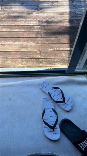 七街瞓… 😳 #suetfashow #雪花秀 #嚴三嚴四 #七街瞓 #瞓到幾冧 #日光浴 #南半球夏天 #移民貓 | 嚴三嚴四"雪·花"秀