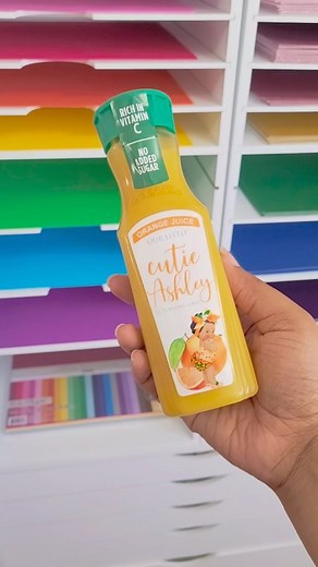 A little cutie party favor! This personalized orange juice label would make for a great favor for a Little Cutie is on the Way baby shower theme or Our Little Cutie is Turning One birthday party. Template: by us, link in bio Sticker paper: by us, link in bio Cutting machine: @cricut (link in bio, tools I use) Printer: @epsonamerica (link in bio, tools Check our link in bio for tools I use. A complete video tutorial will be posted. #prettypartyandcrafty #partyprintablespaper #littlecutiebabyshowe