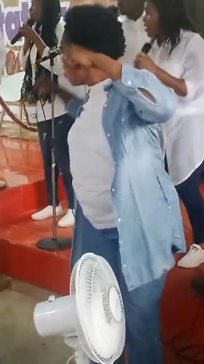 📣#NEWS Cette chanson doit être chanter dans toutes les communautés chrétiennes du monde entier. Une chanson puissante qui ne peut que booster votre foi et vous projeter vers un miracle certain. Écoutez les paroles vous même New Gospel, le meilleur de la musique chrétienne. Let's Share the News, the good news ! | New Gospel