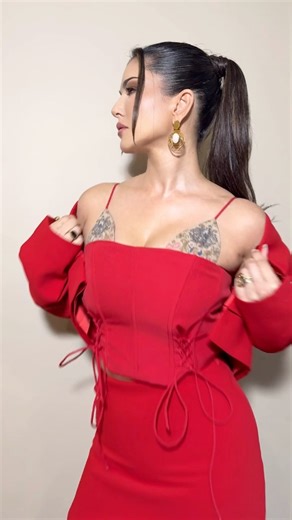 🌶️❤️🍸 . . Make up @starstruckbysl Outfit @_slaet_ @_mamkam @projectteteatete Jewels @ishhaara @e3kjewelry @ascend.rohank Styled by @styledbytanyak HMU @priyankahmu @mekzglam . . #sunnyleone | Sunny Leone