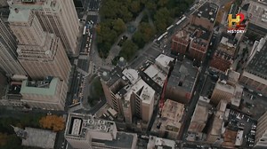 30K views · 1.1K reactions | #ElCódigoDeDios Para innumerables individuos, la Biblia representa una fuente de inspiración. No obstante, también se considera una fuente de mensajes secretos codificados, que según algunos creen, han sido colocados allí por una entidad divina superior. | HISTORY | Facebook