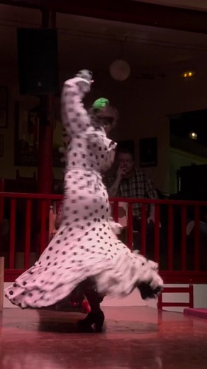 Come and see a live show with a drink or dinner at Tablao de Carmen 🍷 #flamenco #flamencodance #dance #baile #baileflamenco #culture #spain #barcelona #travel #traveltiktok #music #tablao #tablaodecarmen #tablaodecarmenbcn #tablaoflamenco #rhythm