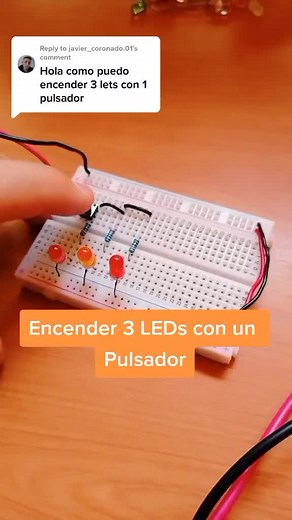 Encender 3 LEDs con un Pulsador - Circuito en Protoboard