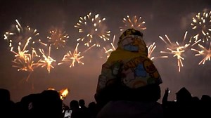 Unglaubliche Pyrotechnik-Show zur Feier des Neuen Jahres in China