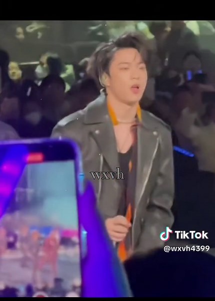 Cú v.a này làm tôi nhớ đến trend v.a vào định mệnh 😂 #vănhiên #文轩 #wenxuan #lưudiệuvăn #tốngáhiên #wxvh