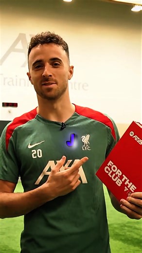 Van Dijk entró al campo con los hijos de Diogo Jota para homenajearlo❤️