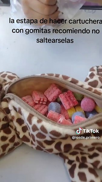 Cómo hacer una cartuchera con gomitas fácil