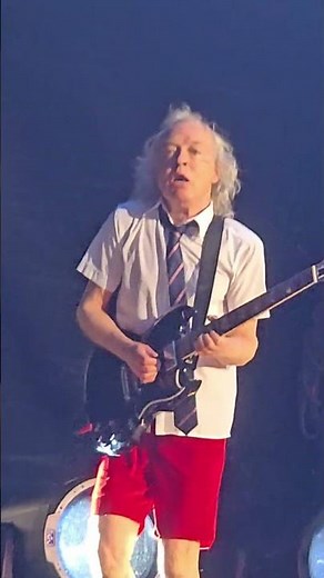 Angus Young & Brian Johnson AC/DC Shoot to Thrill #concert #paris #acdc #stadedefrance 9 aug. 2025