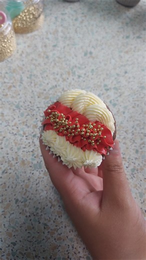 Cupcake Piping Technique Tutorial| Buttercream| Decorating techniques and Ideas| Flowers| Rose|viral