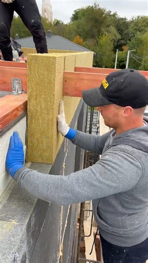 How to perfectly cut mineral wool between rafters 🔥 #construction #roofing #workers#mineralwool