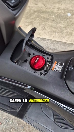 SI ERES DUEÑO DE UNA NMAX CONECT SABES LO DIFICIL QUE ES DESAPRETAR. NUEVA TAPA PARA LA NMAX CLNECT #nmax