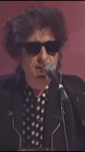 Bob Dylan performing "Diginity" onMTV Unplugged, 1995. #bobdylan