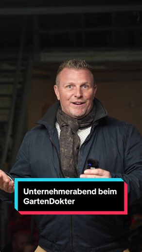 Hey Leute 👋, kleiner Einblick aus unserem Unternehmeramt! Am Montag, 1. Dezember, beim Gartendoktor 🛠️🚗 in seiner Oldtimer-Halle. Mega Stimmung, viele coole Leute am Start 🎉 Wenn ihr das nächste Mal dabei sein wollt, einfach bei mir melden 📩 #UnternehmerPower 💼 #NetworkingNextLevel 🤝 #BusinessVibes 🚀 @nd78 @Ampfurther Schmiede @fachwerkwerkzeugpohl @TS Customs - Guitars & Repairs @Druck und Werbezentrum