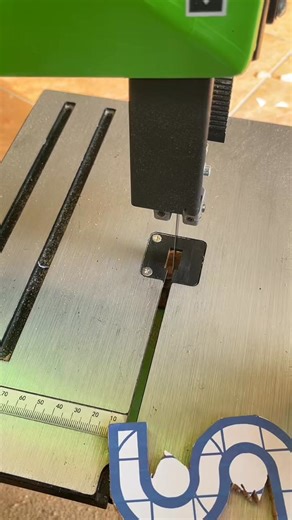 Tight Radius Control on a Scroll Saw Letter Cut | Artisan Woodworking