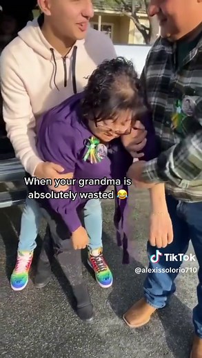 Drunk grandma 😂🩷