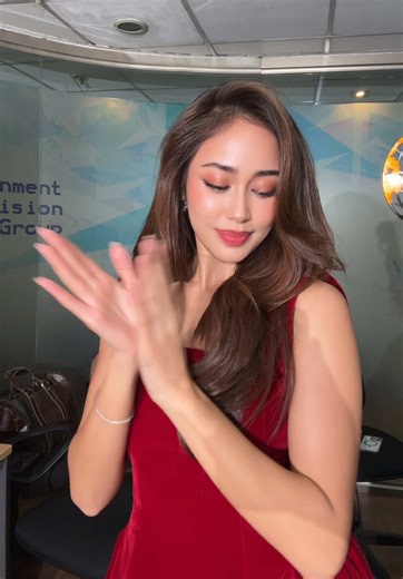Elle Villanueva (@elle.villanueva)’s videos with original sound - 𝖏𝖚𝖑𝖘