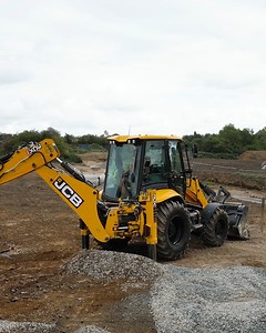 173K views · 2.7K reactions | “In my eyes, you can’t do without a 3CX,” Paul Moran, Plant Manager at Meynell Plant Hire, on the #JCB 3CX Backhoe Loader. Discover more: go.jcb.com/uhBMG. #whyJCB | JCB | Facebook