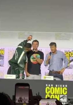 Nathan Fillion, Aaron Pierre, Kyle Chandler recite the Green Lantern Oath at SDCC #lanterns