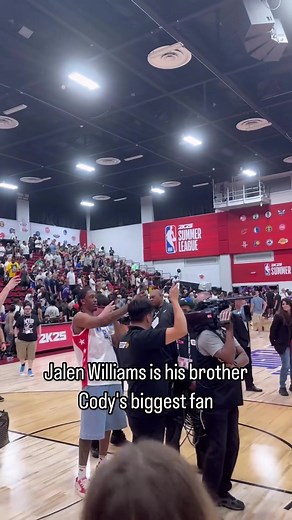 No. 10 overall pick Cody Williams showed out in his Summer League debut with 21 points and his brother couldn't be more proud ❤️