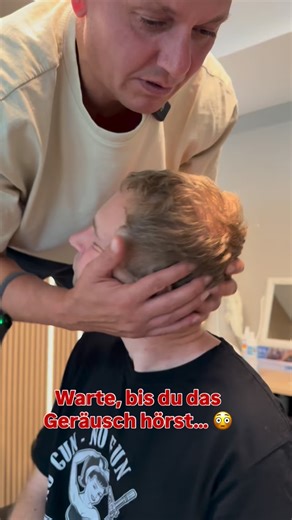 Christian kam mit Verspannungen in Kopf und Nacken – alles fest, nichts ging mehr. Dann dieser Moment… der Crack! Und Christians Reaktion? Unbezahlbar 😅 Erleichterung pur – und das Lächeln danach sagt alles 👉 Wer liebt diesen Sound auch? Schreib’s in die Kommentare! #chiropractic #chiropractor #chiropractichealth #chiropracticcare #cracks #chiro #chiropraktik #neckpain #wirbelfitdeutschland | Adnan Gülec