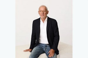 Mort du fondateur de Mango : la chute accidentelle lors d’une randonnée en famille remise en cause, le fils suspecté