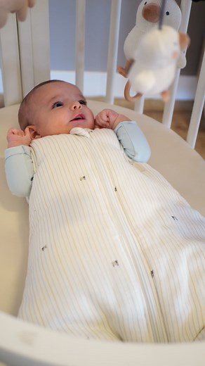 La gigoteuse d’hiver Bamboom est conçue pour envelopper le sommeil des tout-petits de chaleur et de protection. Réalisée en tissu d’origine naturelle, elle offre douceur et confort thermique, gardant le bébé au chaud et en sécurité même pendant les nuits les plus froides. | BAMBOOM