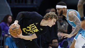 NBA全场集锦_NBA常规赛：爵士134-122黄蜂_NBA常规赛：爵士134-122黄蜂_【球星】马尔卡宁vs黄蜂集锦全场轰下33 12 3命中7记三分率队取胜