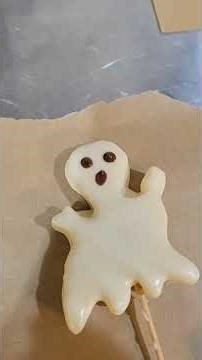 Making Ghosts with pineapple slices using white chocolate and Ghost-shaped cookie cutters. #Ghosts